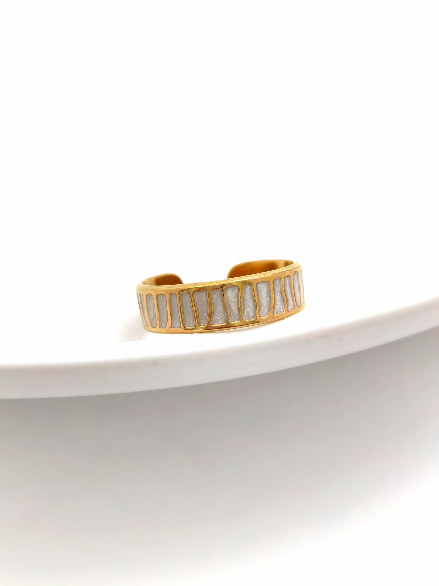 NOELLE GOLDEN STAINLESS RING