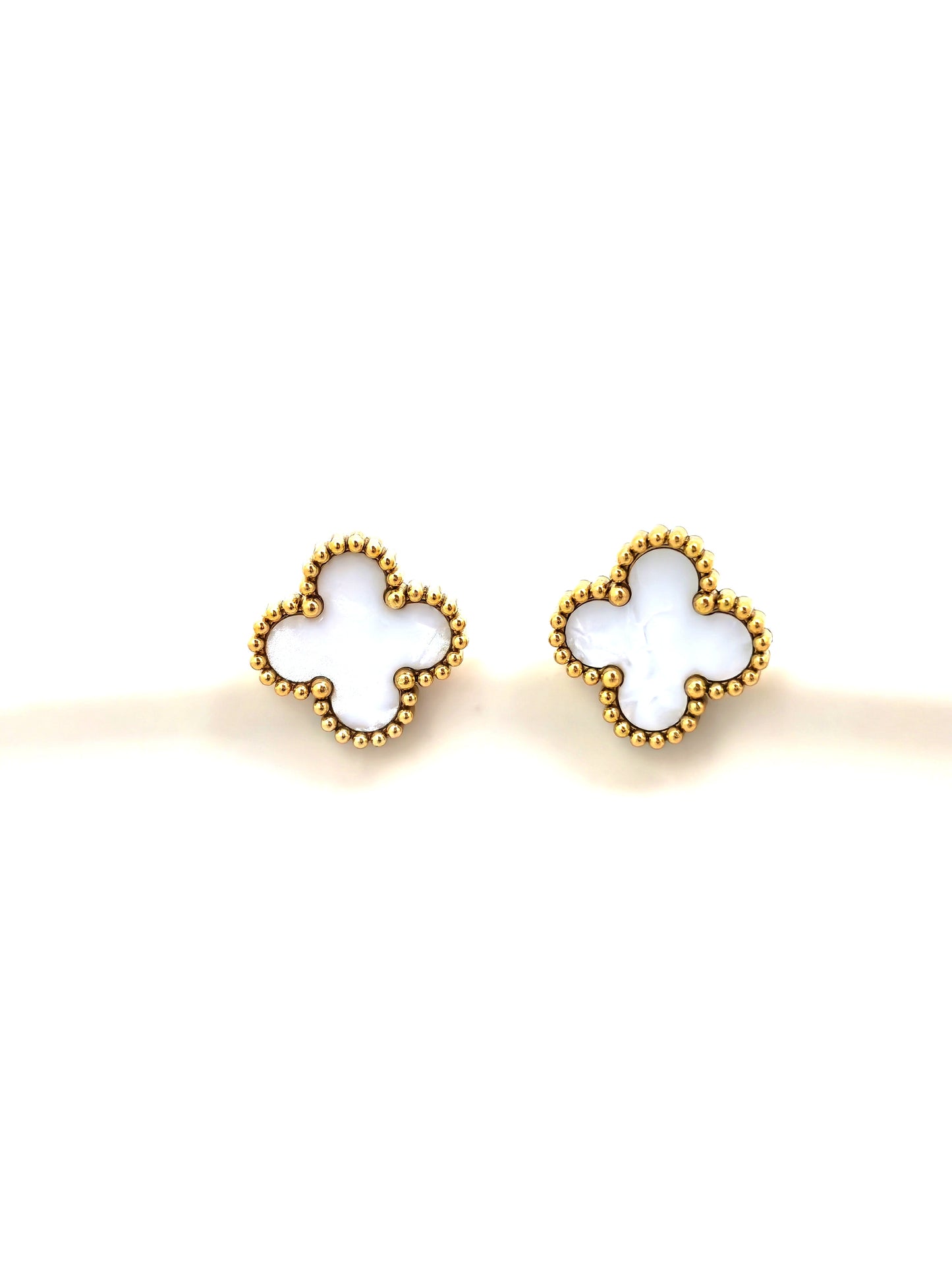 WHITE VANC STUD EARRING