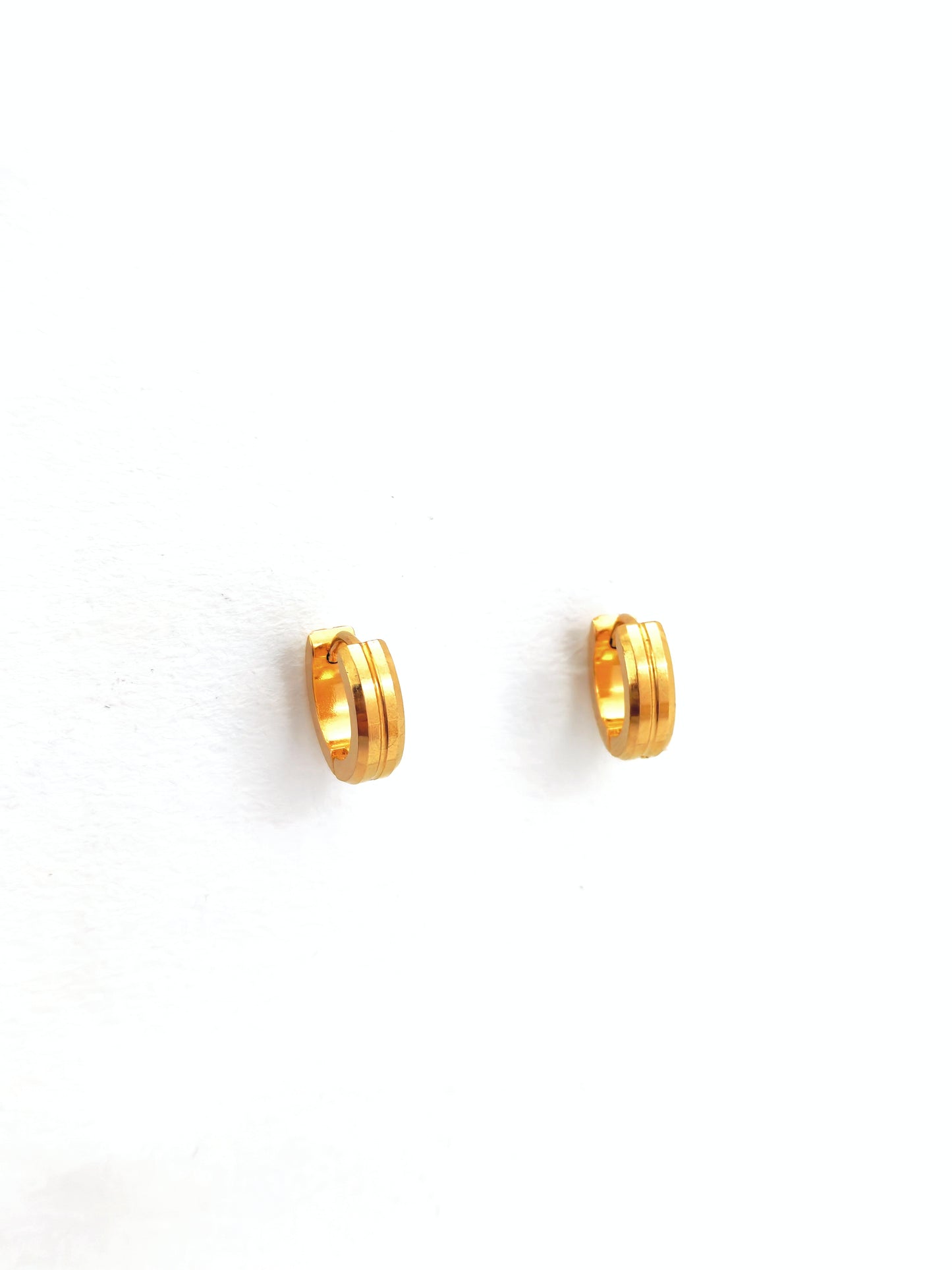 SAVINA HOOP EARRING