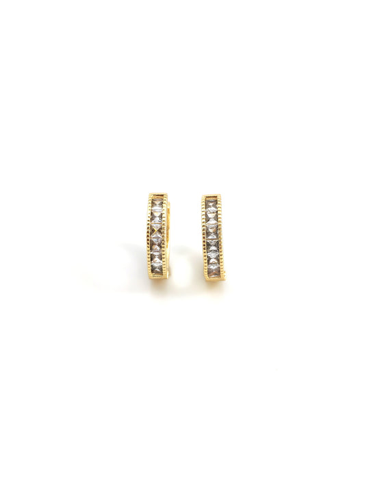 ZARISA PEARL HOOP EARRING
