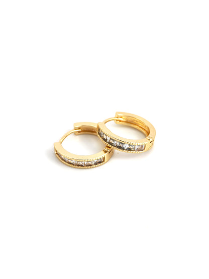 ZARISA PEARL HOOP EARRING