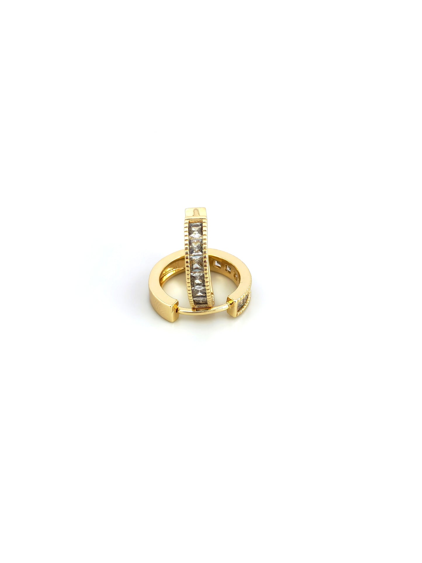 ZARISA PEARL HOOP EARRING