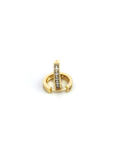 ZARISA PEARL HOOP EARRING