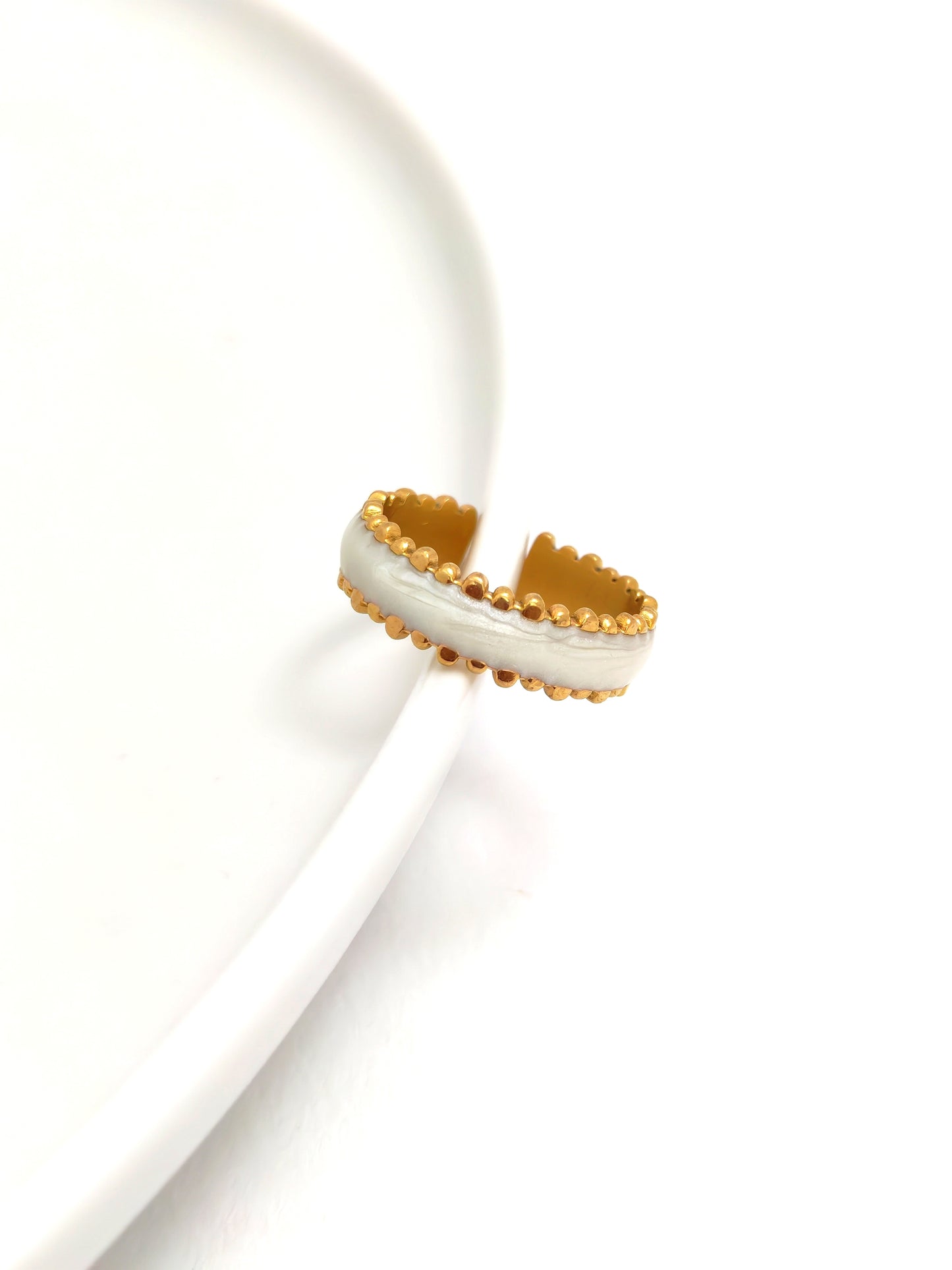 ELEGANT WHITE STAINLESS STEEL RING