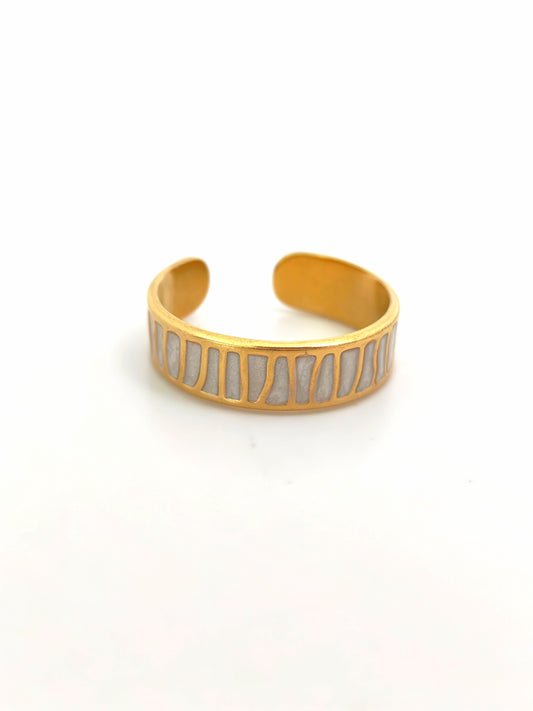 NOELLE GOLDEN STAINLESS RING