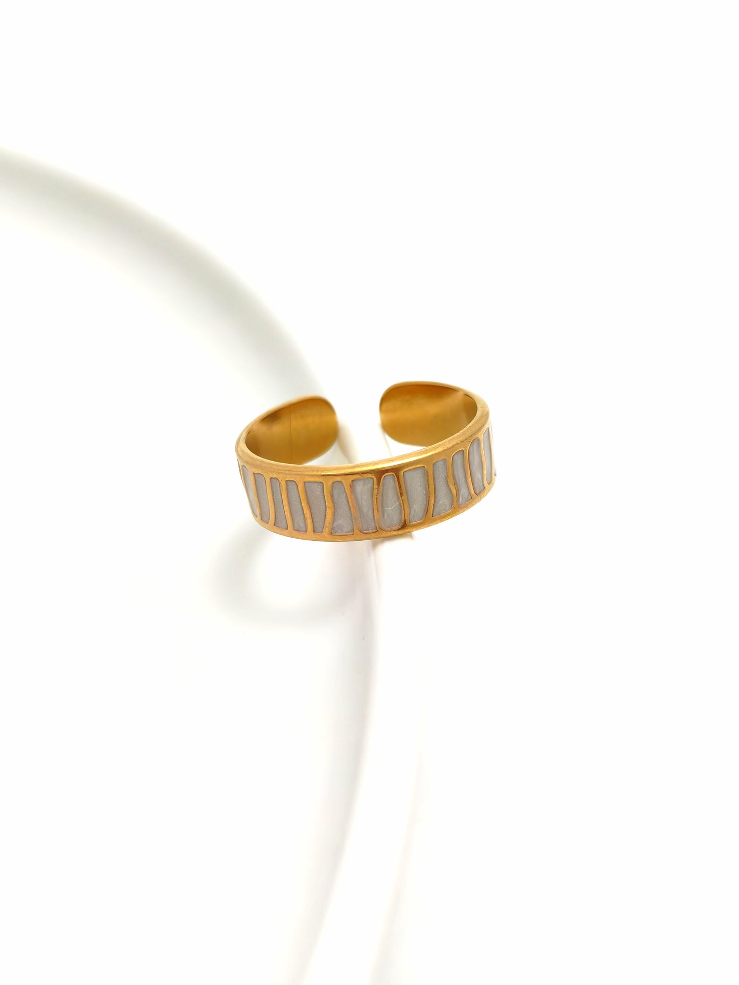 NOELLE GOLDEN STAINLESS RING