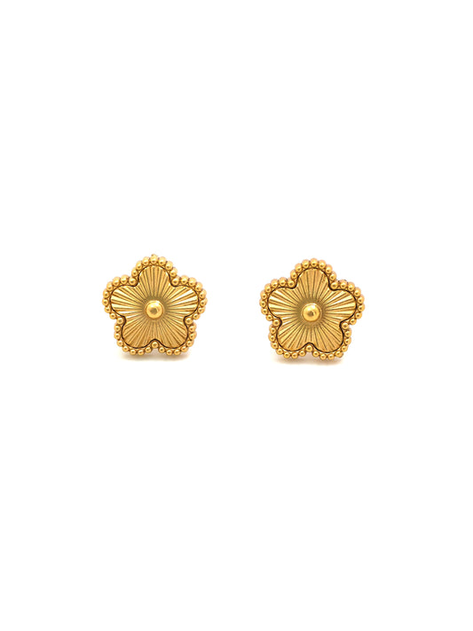 GOLDEN POLYGON FLOWER STUD EARRING
