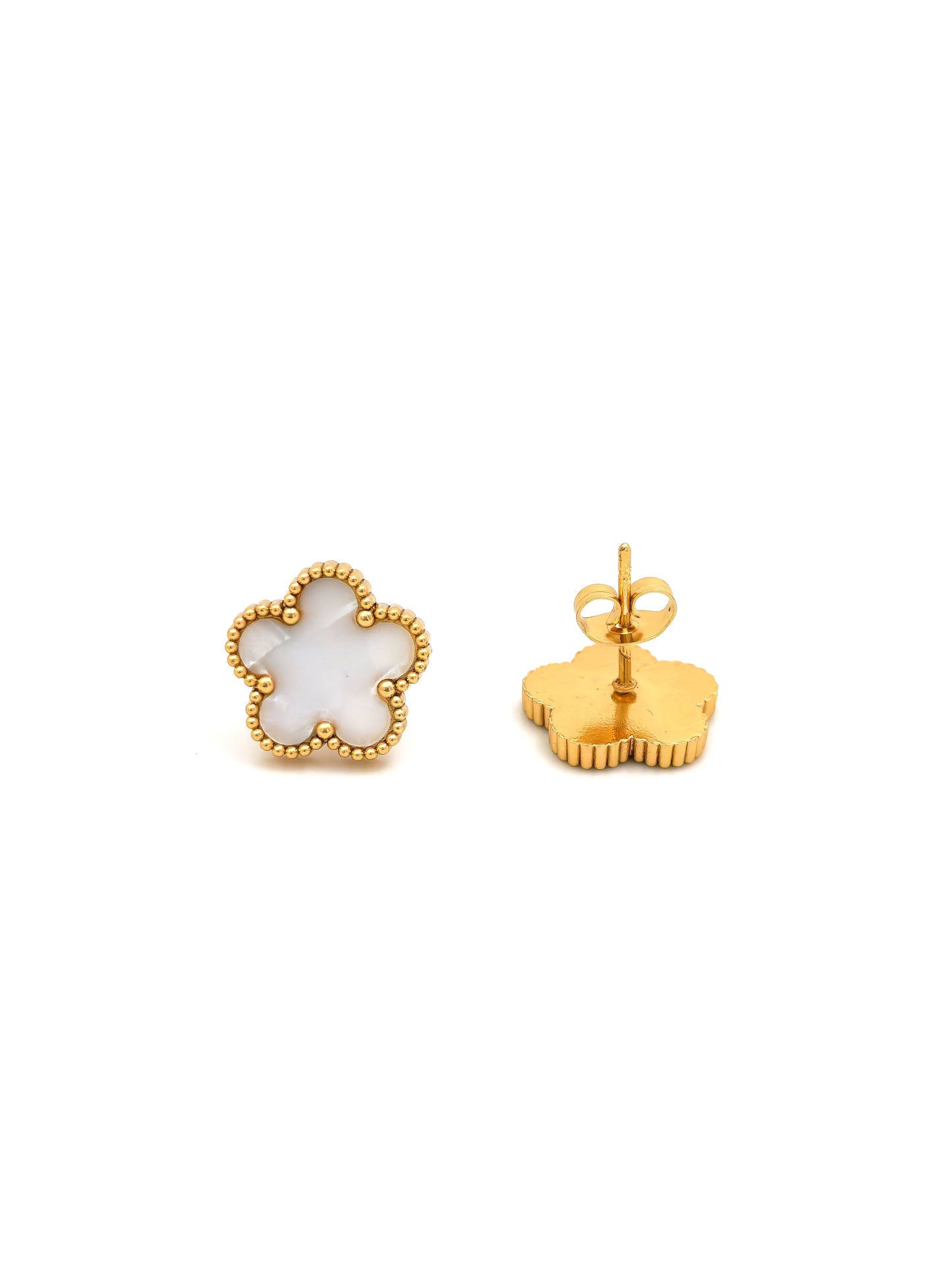 WHITE FLOWER STUD EARRING