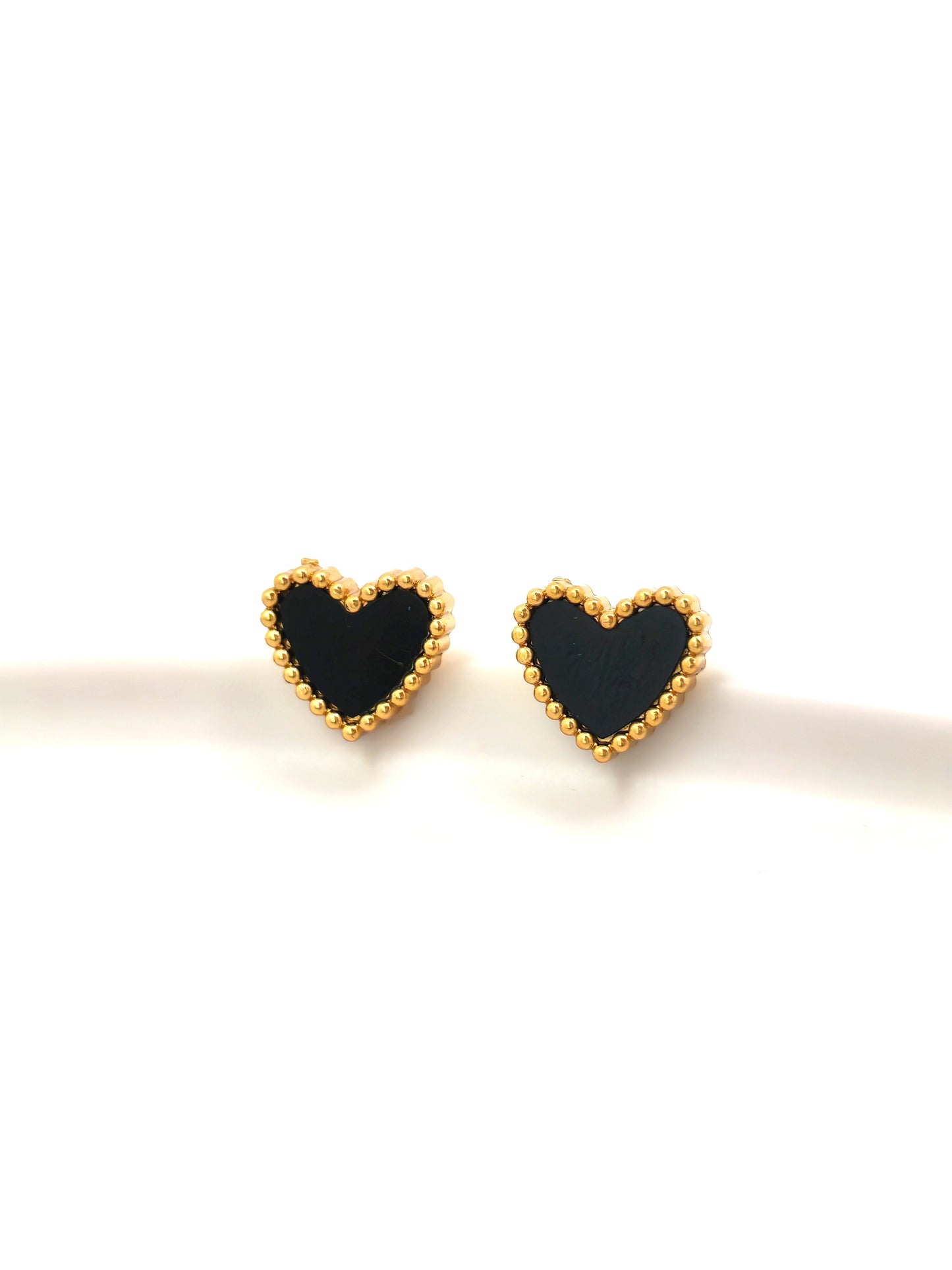 BLACK HEART STUD EARRING