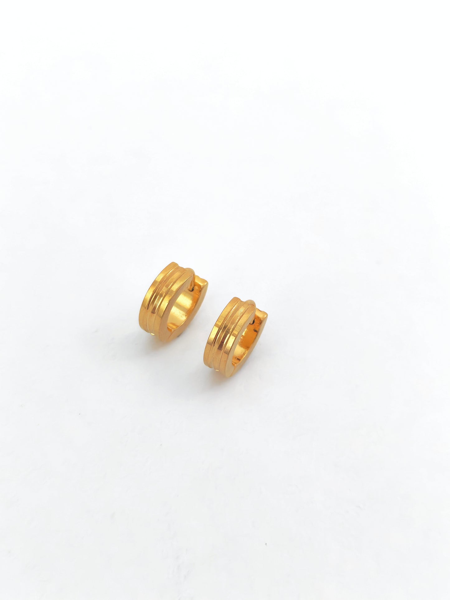 GIANA HOOP EARRING