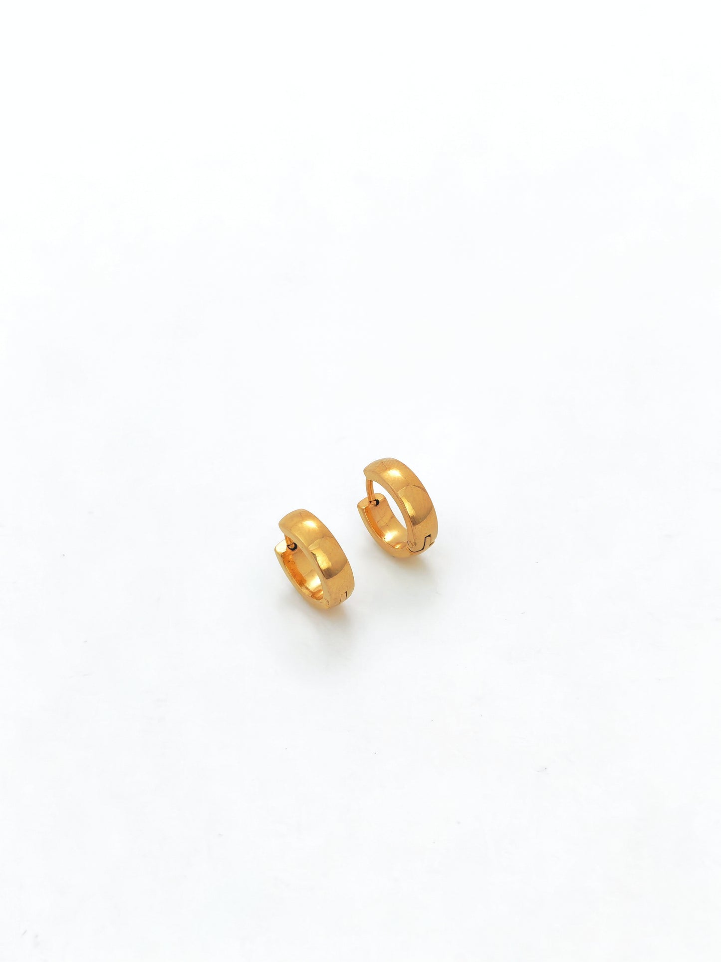 VIOLET HOOP EARRING