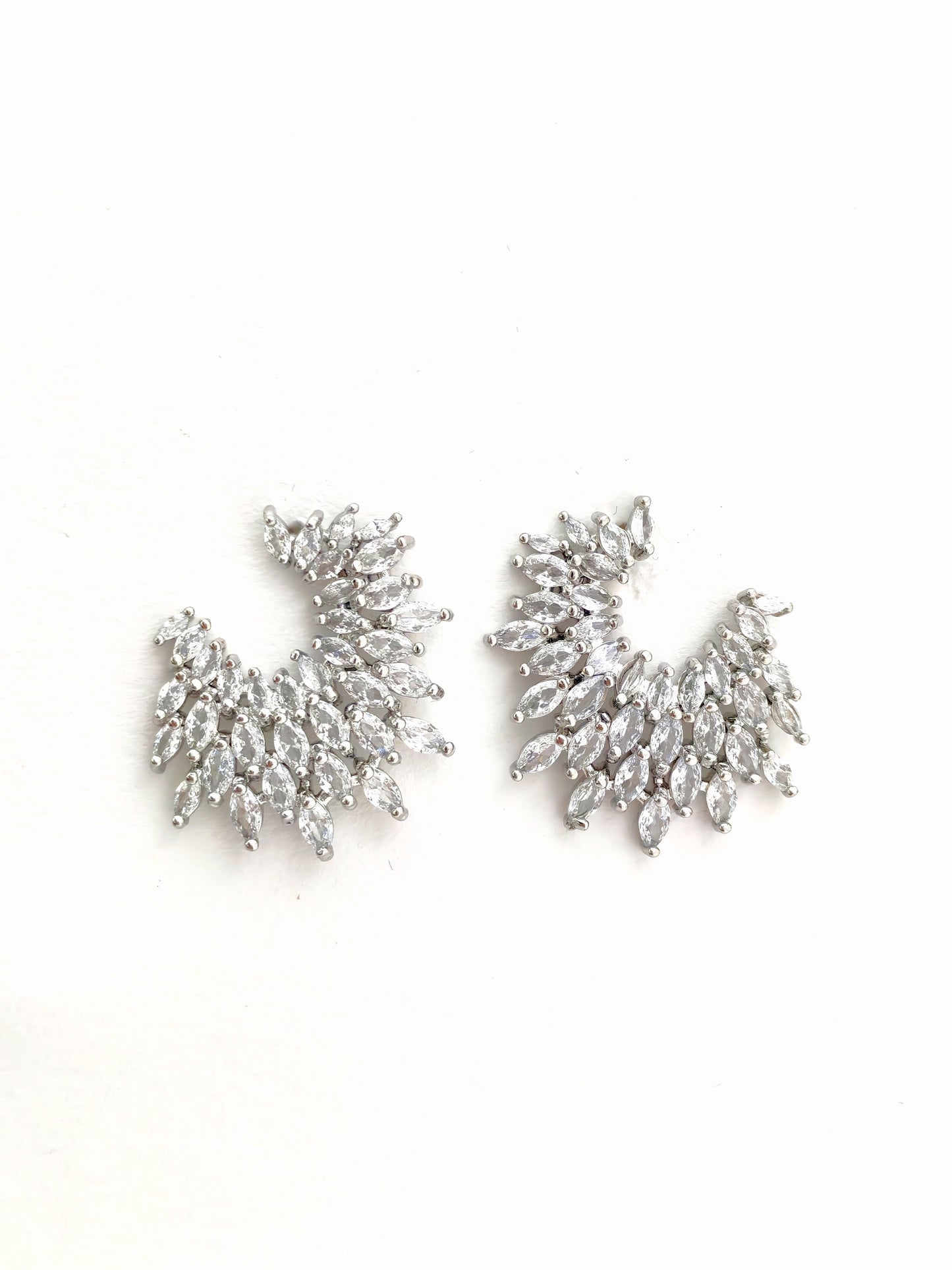 SOIREE SILVER STUD EARRING