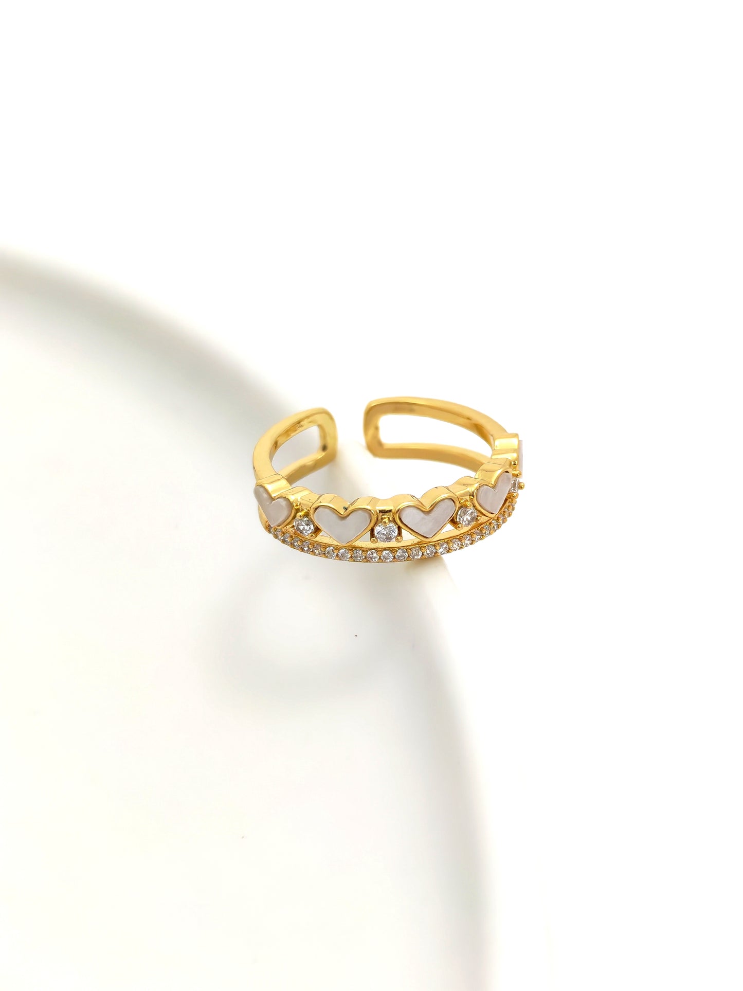 SIMPLE WHITE HEARTS RING