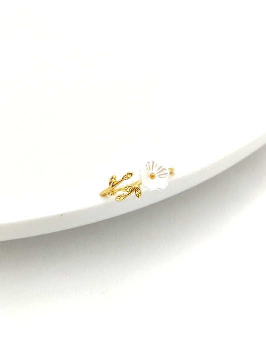 WHITE FLOWER FREE SIZE RING