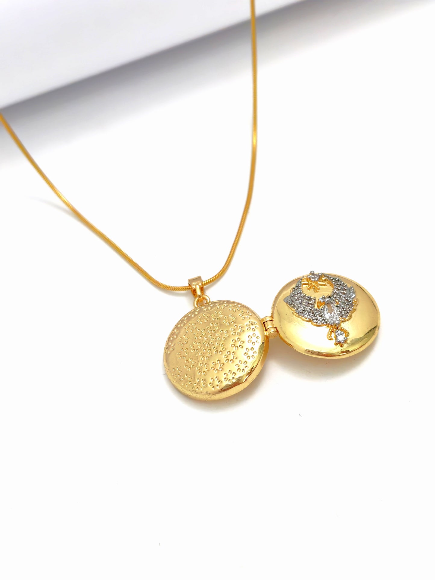 TRENDY BIRD NECKLACE - ROUND PENDANT