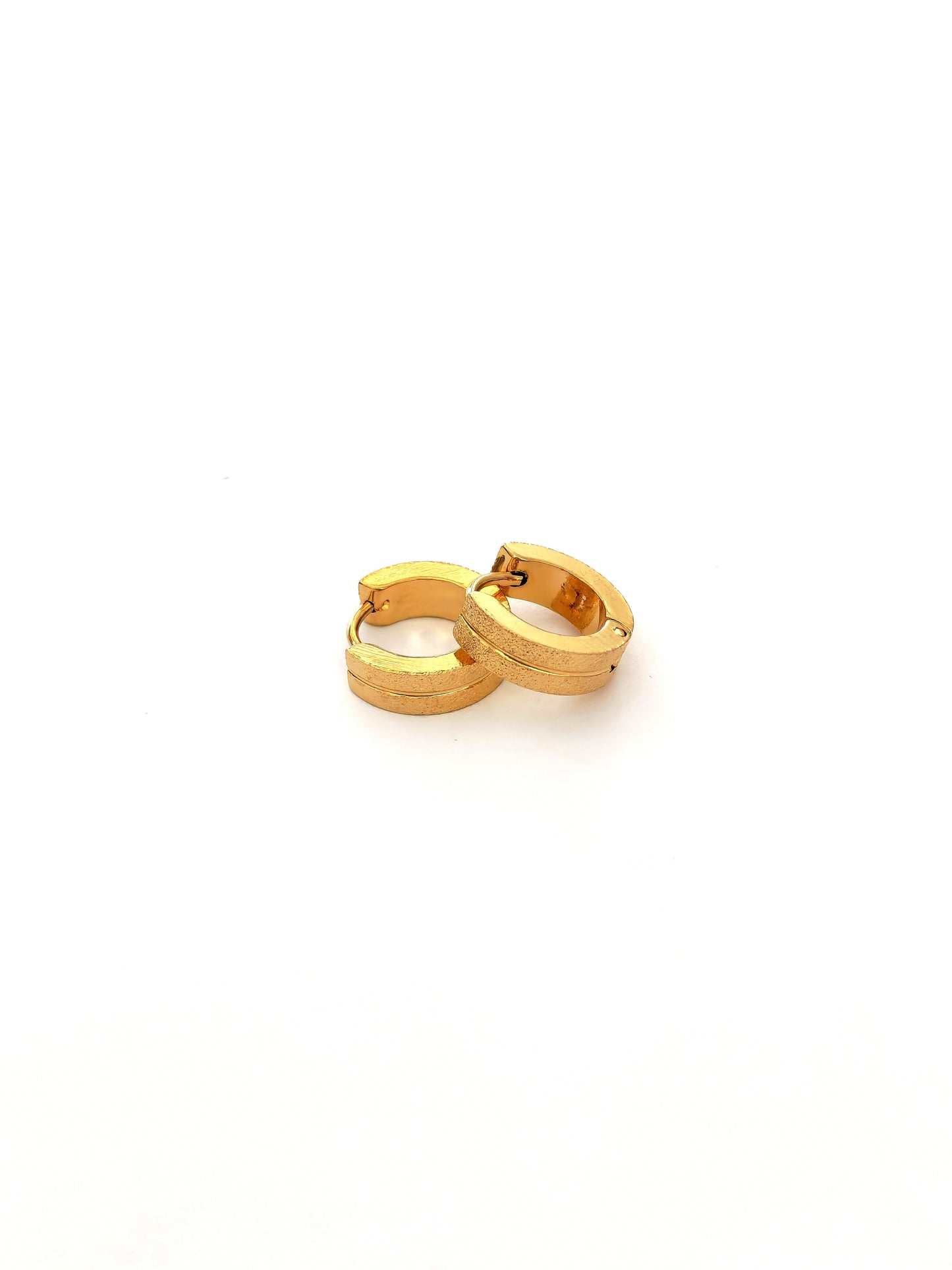 NEMI STAINLESS HOOP EARRING