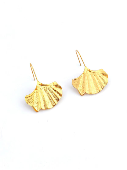 TYRA GOLD-PLATED STAINLESS HOOK EARRING