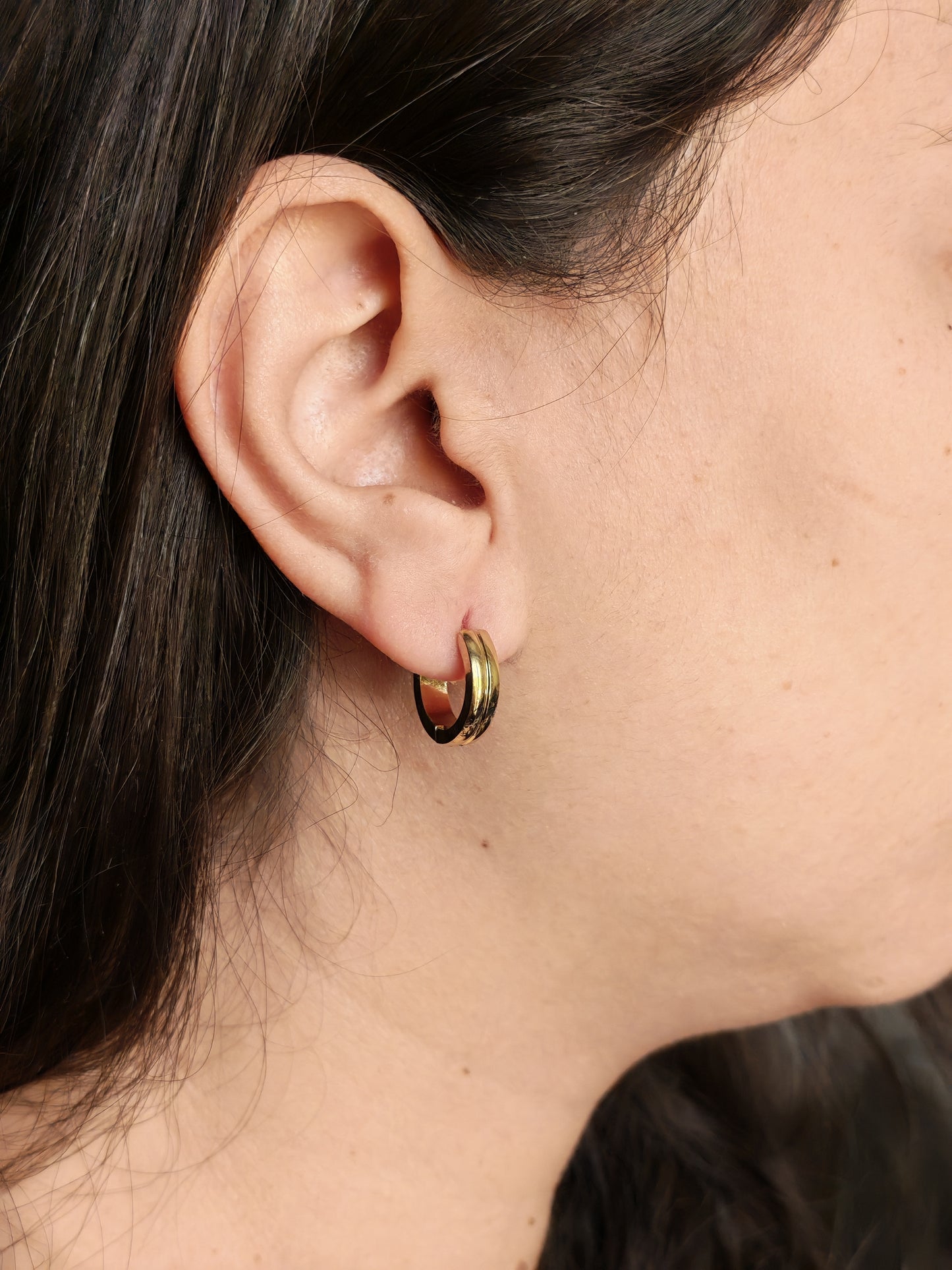 LUMO STAINLESS HOOP EARRING
